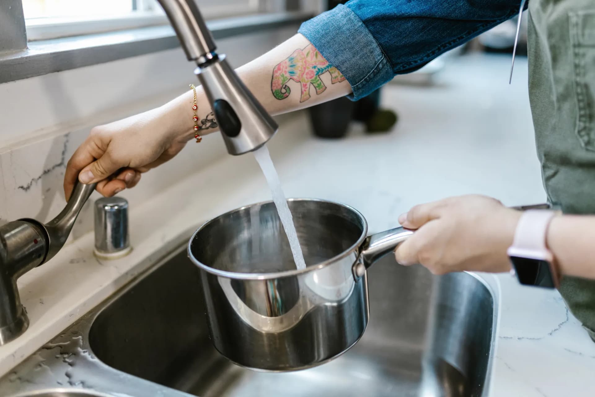 Eau du robinet dans une cuisine